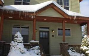 Black Bear Luxury Townhome with Private Hot Tub - Snowshoe, West Virginia
