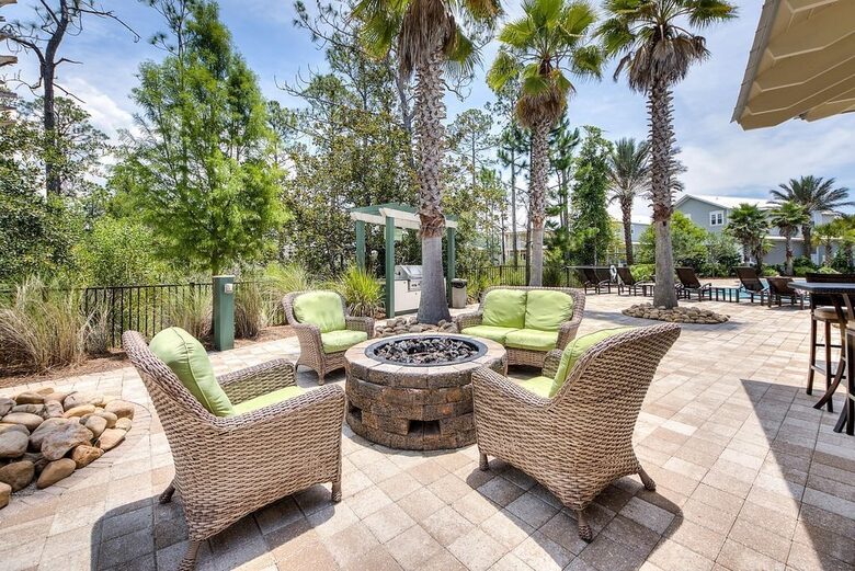30-A house one mile from beach and Seaside - Seagrove Beach, Florida