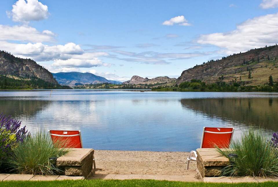 Wine Country Lakeside Retreat with private beach, rock climbing, wine tours, and more | Four Residences - Oliver, Canada