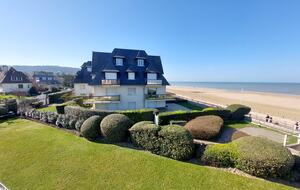 Le Bateau sur l'Herbe in Normandy - Benerville sur Mer, France