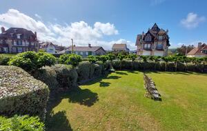 Le Bateau sur l'Herbe in Normandy - Benerville sur Mer, France