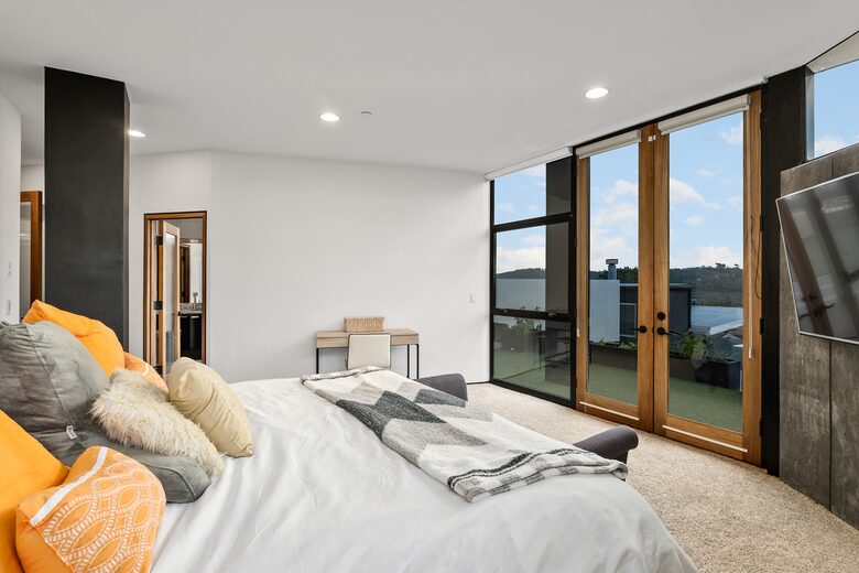 Del Mar Coastal Contemporary Masterpiece - Del Mar, California