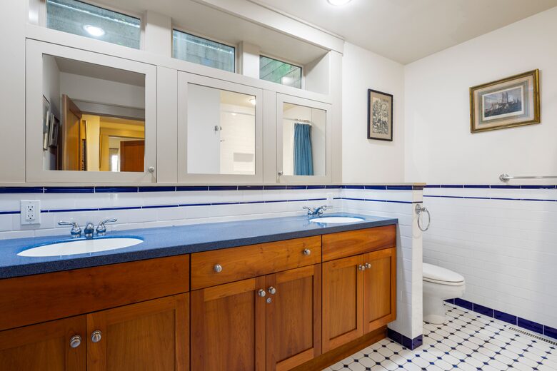 Bathroom 3 with tub/shower for Bedrooms 3 and 4