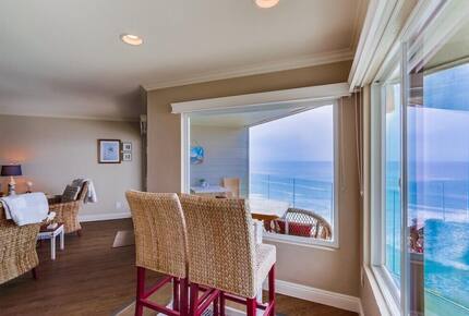 Ocean Front Luxury Beach Condo with Pool and Spa - Solana Beach, California