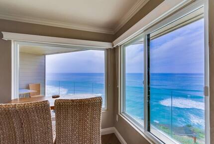 Ocean Front Luxury Beach Condo with Pool and Spa - Solana Beach, California