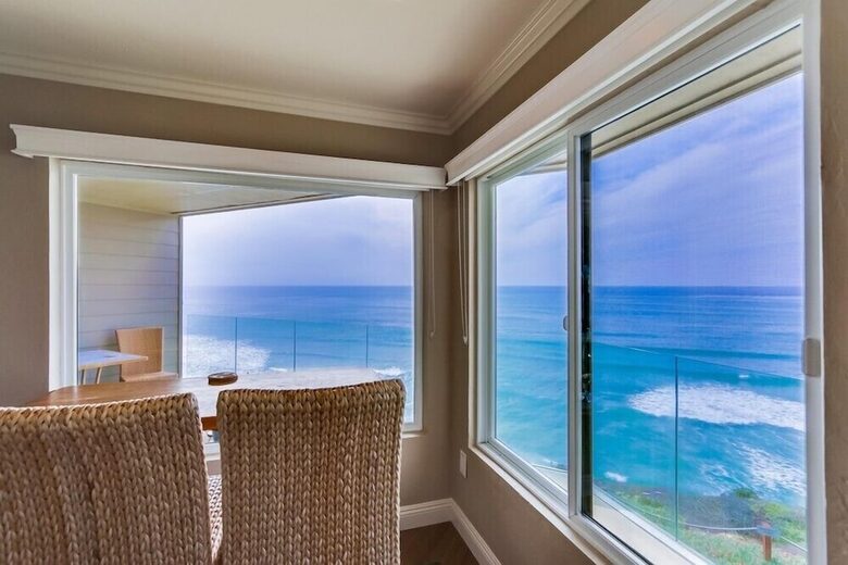 Ocean Front Luxury Beach Condo with Pool and Spa - Solana Beach, California