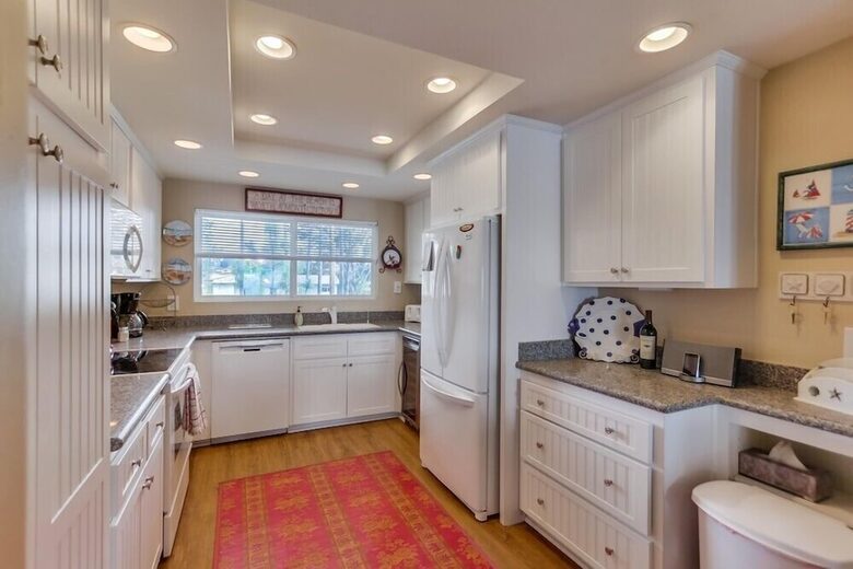 Ocean Front Luxury Beach Condo with Pool and Spa - Solana Beach, California