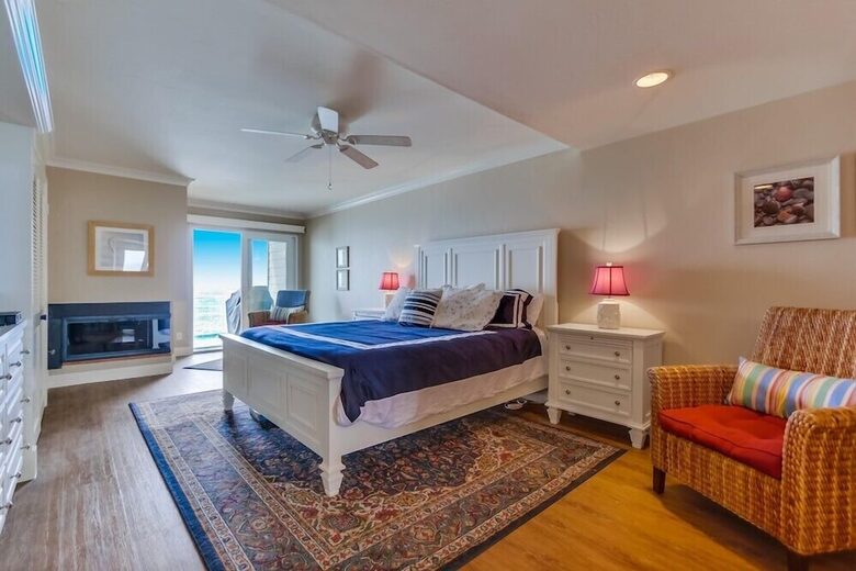 Ocean Front Luxury Beach Condo with Pool and Spa - Solana Beach, California