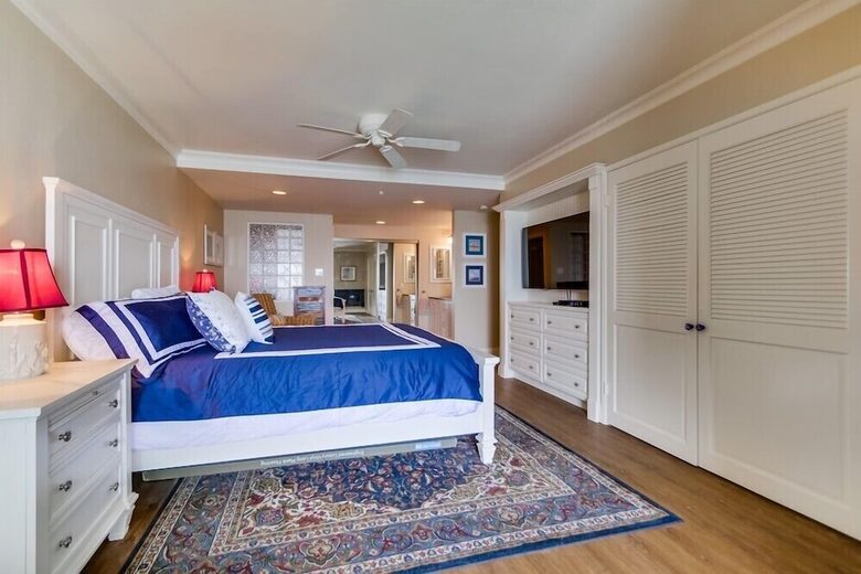 Ocean Front Luxury Beach Condo with Pool and Spa - Solana Beach, California