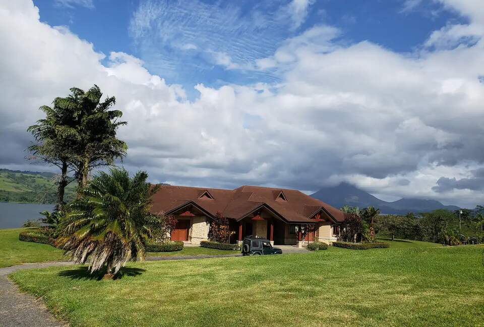 Lake & Volcano Vista Retreat - Tilaran, Costa Rica