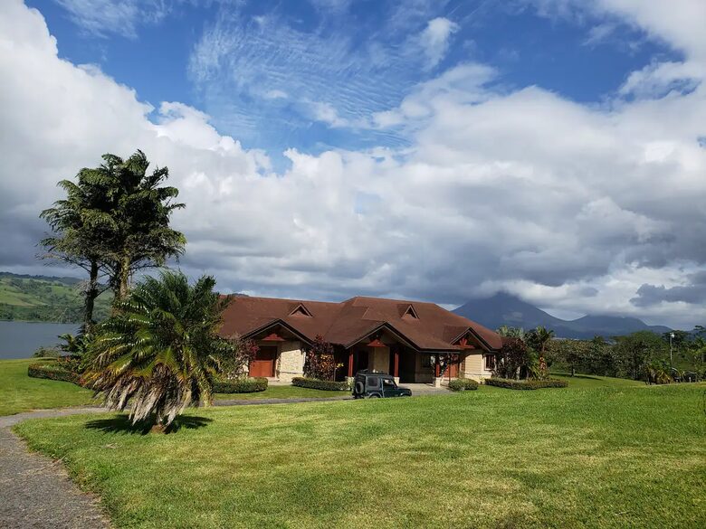 湖景与火山景观度假村——哥斯达黎加蒂拉兰