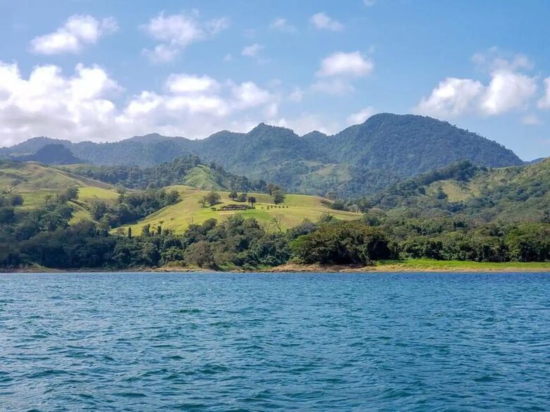 湖景与火山景观度假村——哥斯达黎加蒂拉兰