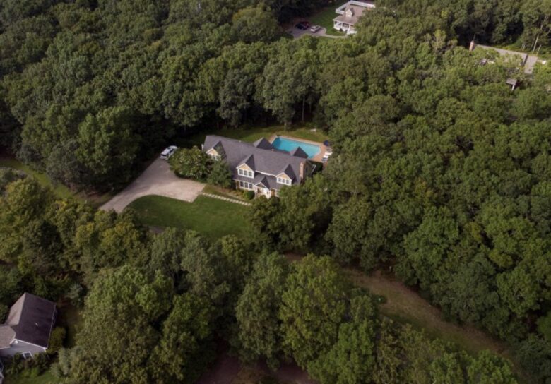 Hamptons Hideaway | Close to East Hampton Village and Beaches - East Hampton, New York