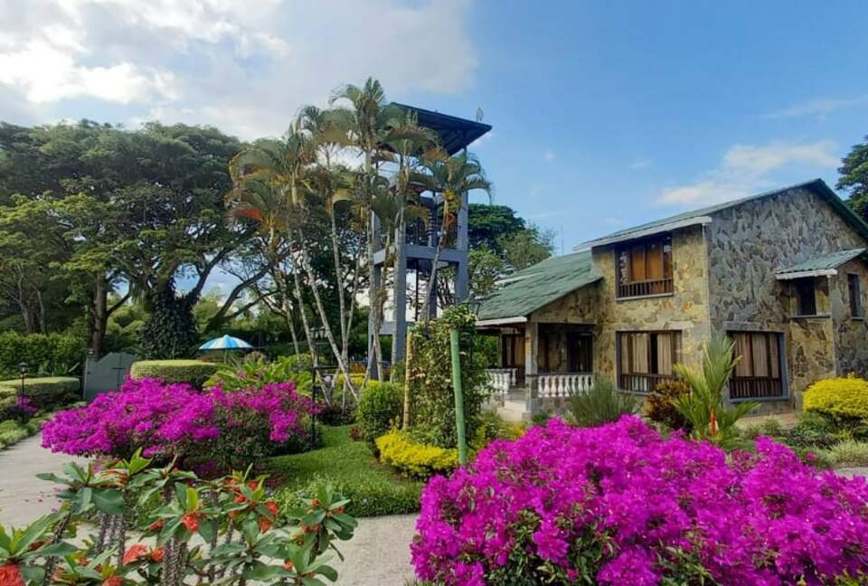 Finca el Naranjo | Colombian Farm Estate | With pool, soccer field, running track, and staff - La Tebaida, Colombia