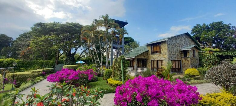 Finca el Naranjo | Colombian Farm Estate | With pool, soccer field, running track, and staff - La Tebaida, Colombia