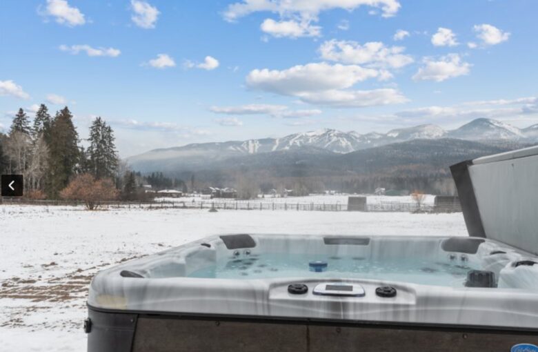 Whitefish 4-Acre Getaway | Hot Tub | Big Mountain Views - Whitefish, Montana