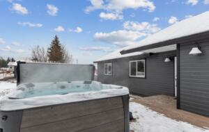 Whitefish 4-Acre Getaway | Hot Tub | Big Mountain Views - Whitefish, Montana