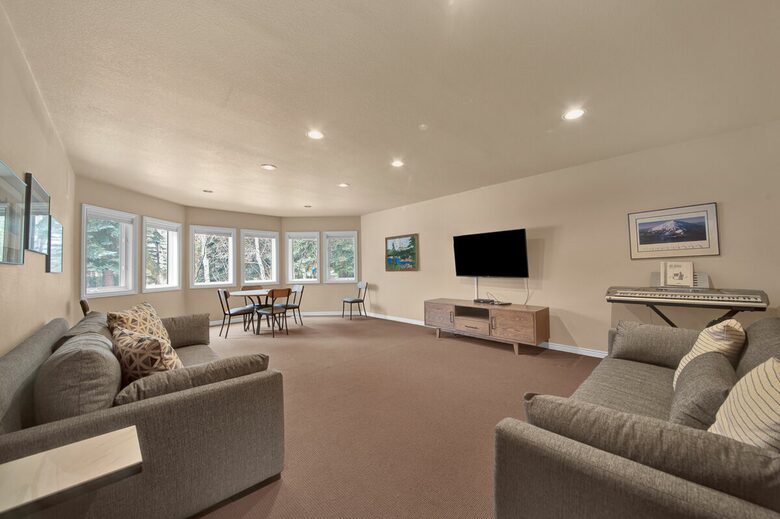 Spacious Sunriver Stunner - Sunriver, Oregon