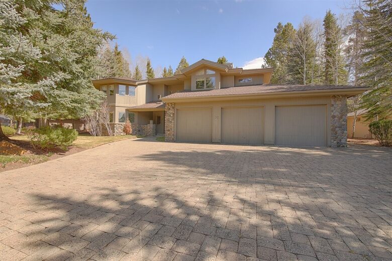 Spacious Sunriver Stunner - Sunriver, Oregon