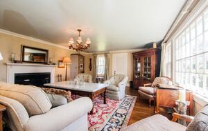 Charming New Canaan Cottage | Walking distance to town | About an hour from New York City by train - New Canaan, Connecticut