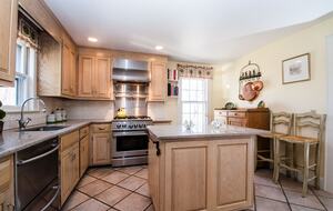 Charming New Canaan Cottage | Walking distance to town | About an hour from New York City by train - New Canaan, Connecticut