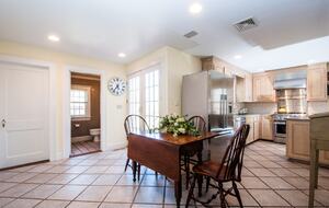 Charming New Canaan Cottage | Walking distance to town | About an hour from New York City by train - New Canaan, Connecticut