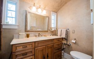 Charming New Canaan Cottage | Walking distance to town | About an hour from New York City by train - New Canaan, Connecticut