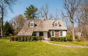 Charming New Canaan Cottage | Walking distance to town | About an hour from New York City by train - New Canaan, Connecticut