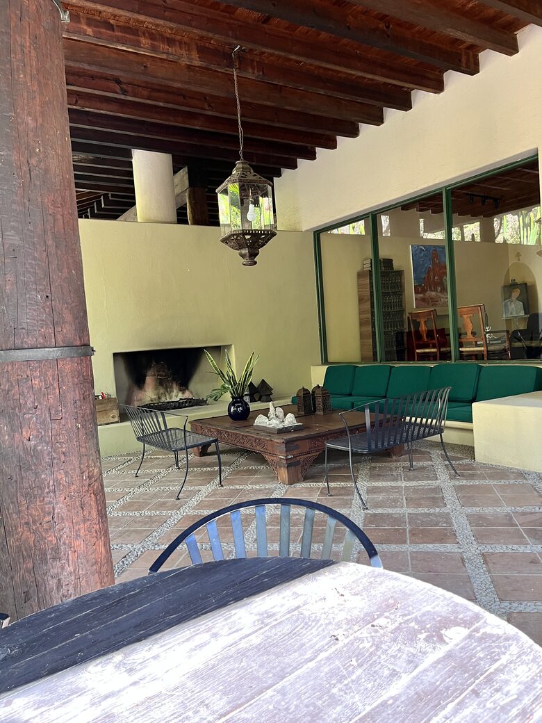 Modern Mexican | Meditarrean style with a Pickleball court, outdoor activities & near cultural sites - Malinalco, Mexico
