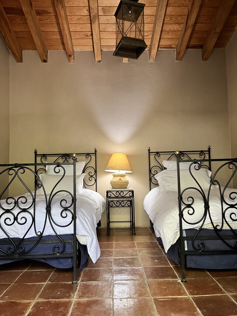 Modern Mexican | Meditarrean style with a Pickleball court, outdoor activities & near cultural sites - Malinalco, Mexico