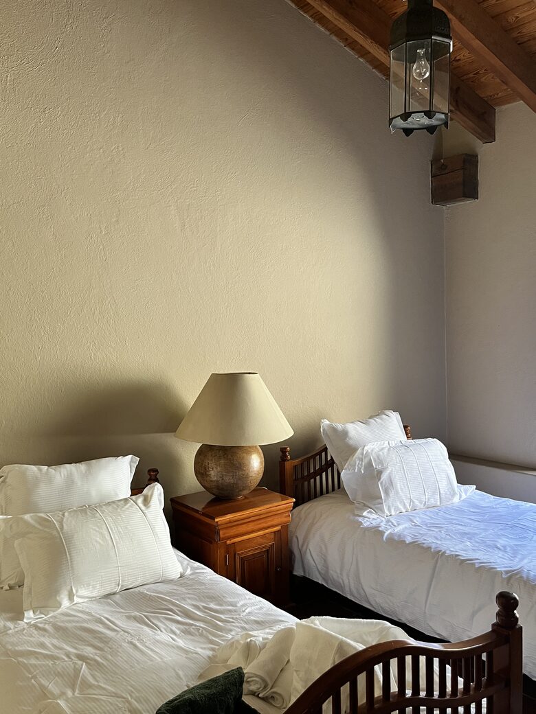 Modern Mexican | Meditarrean style with a Pickleball court, outdoor activities & near cultural sites - Malinalco, Mexico
