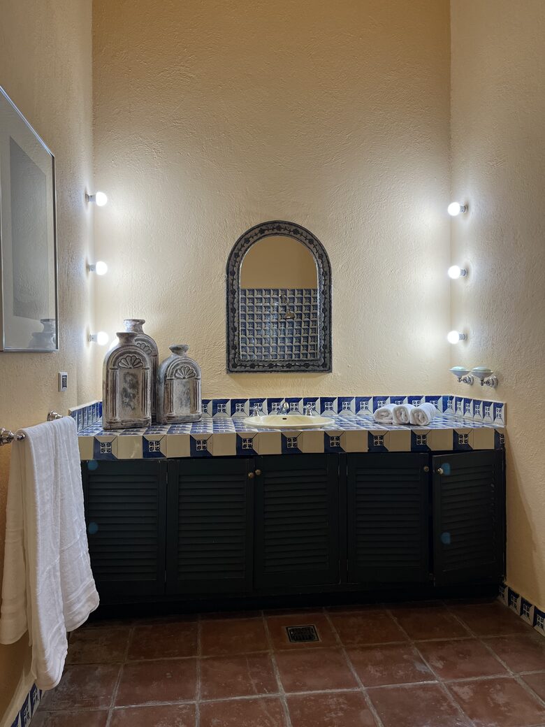 Modern Mexican | Meditarrean style with a Pickleball court, outdoor activities & near cultural sites - Malinalco, Mexico