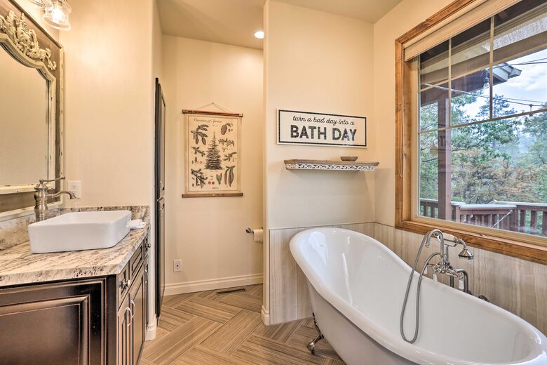 Rustic Mountain Retreat | Near Big Bear Lake! - Big Bear Lake, California