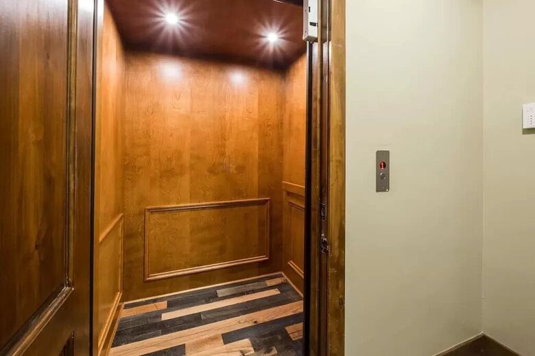 4-stop elevator