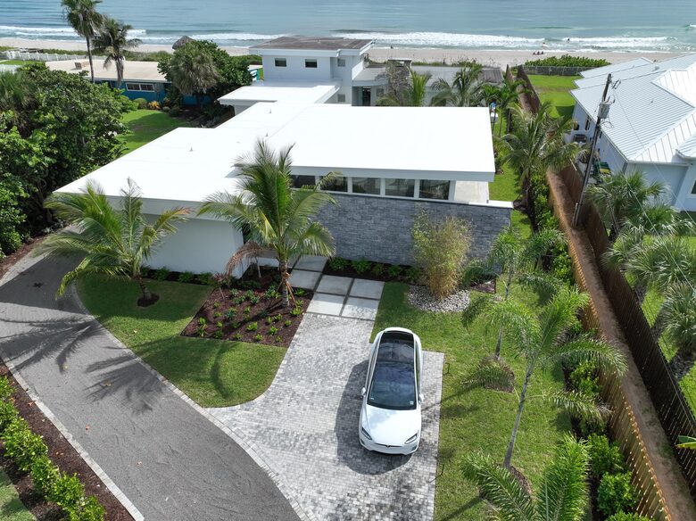 Oceanfront Estate in the Space Coast w/heated pool and 2 villas - Indialantic, Florida