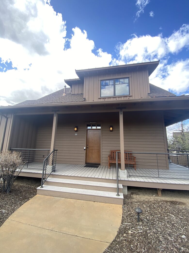 Sage Canyon Luxury 2BR Cabin - Powell Butte, Oregon