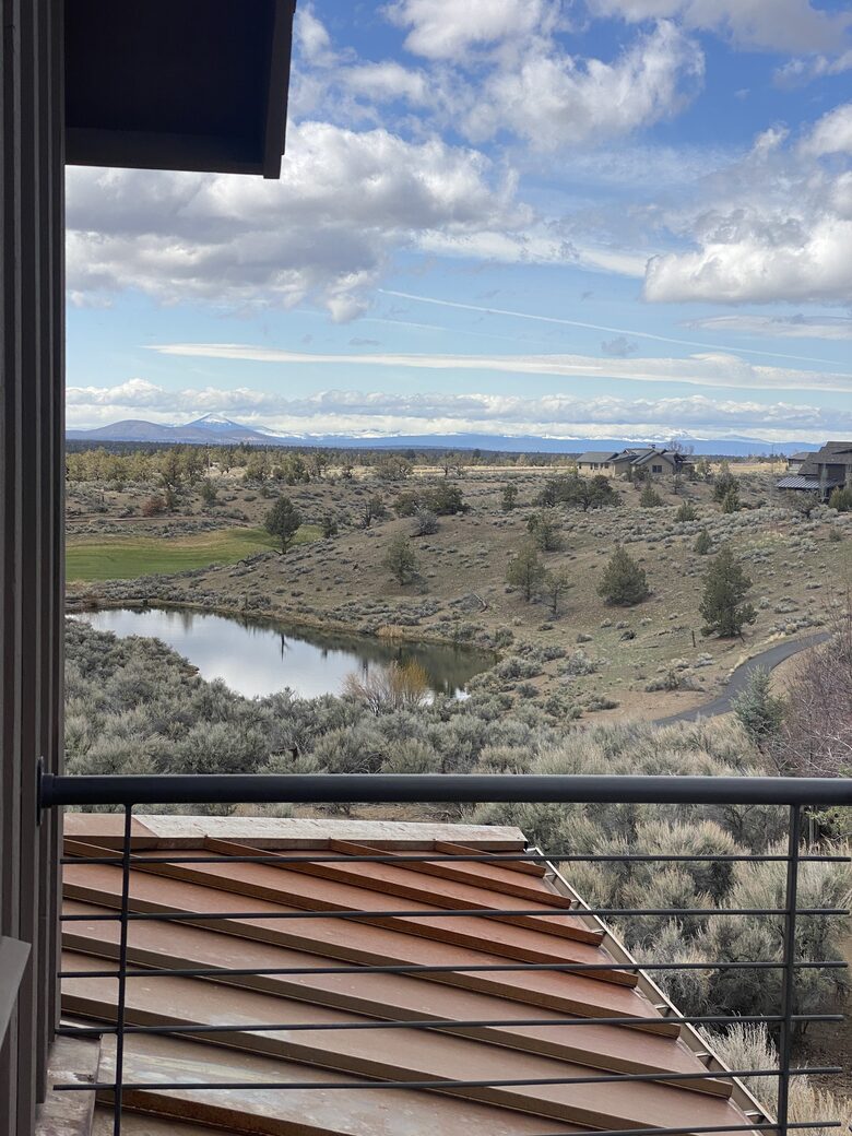 Sage Canyon Luxury 2BR Cabin - Powell Butte, Oregon