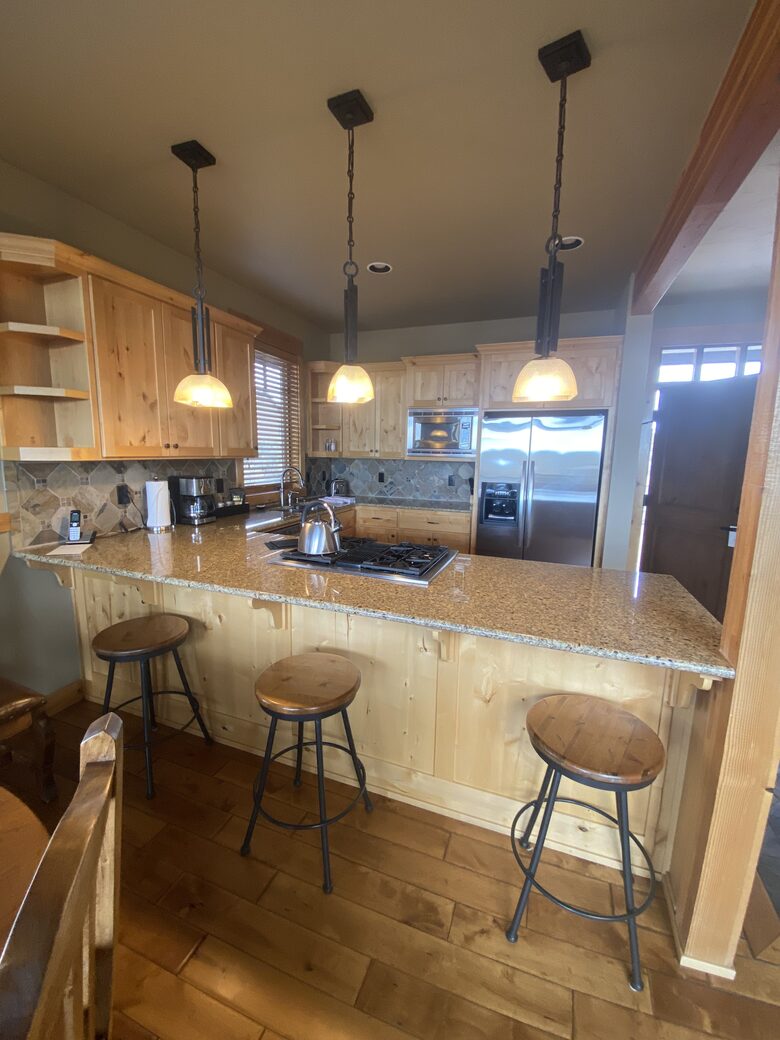 Sage Canyon Luxury 2BR Cabin - Powell Butte, Oregon