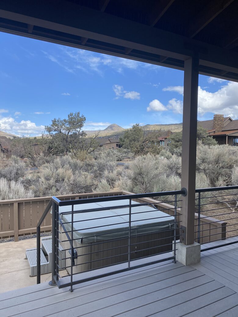 Sage Canyon Luxury 2BR Cabin - Powell Butte, Oregon