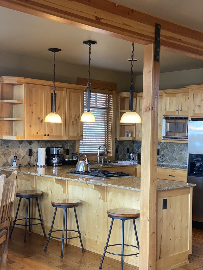 Sage Canyon Luxury 2BR Cabin - Powell Butte, Oregon