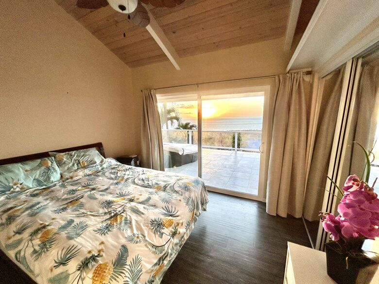 Panoramic Ocean Views with a Pool, Hot Tub & A/C - Kailua-Kona, Hawaii