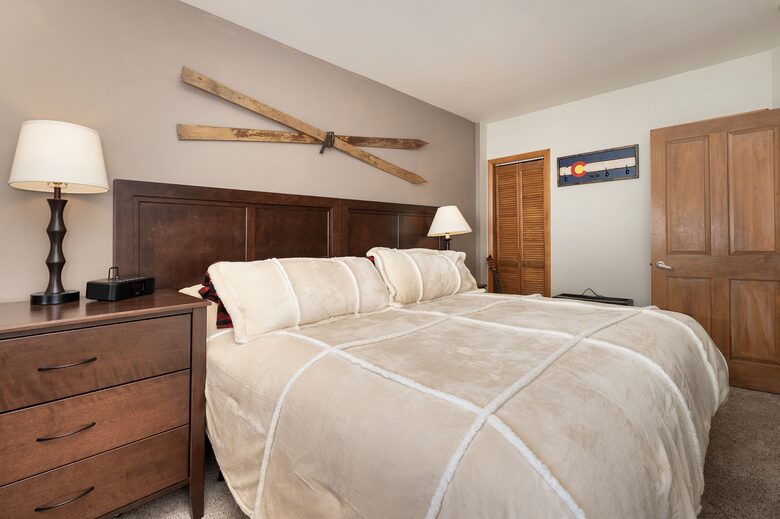 Bedroom 1, King Bed