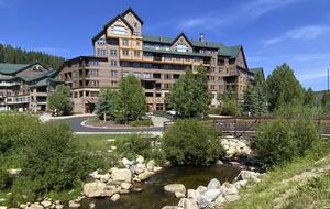 Zephyr Mountain Lodge Summer