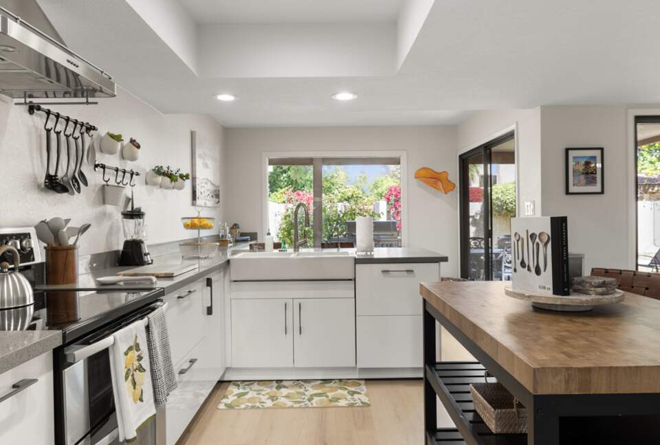 Old Town Scottsdale Gated Retreat |  With Pool, Tennis, Walk to Fashion Square - Scottsdale, Arizona