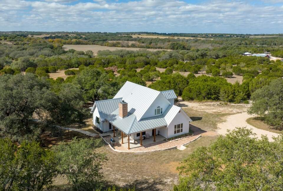 12 Acre Designer Farmhouse in TX Wine Country! - Stonewall, Texas