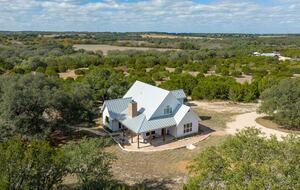 12 Acre Designer Farmhouse in TX Wine Country! - Stonewall, Texas