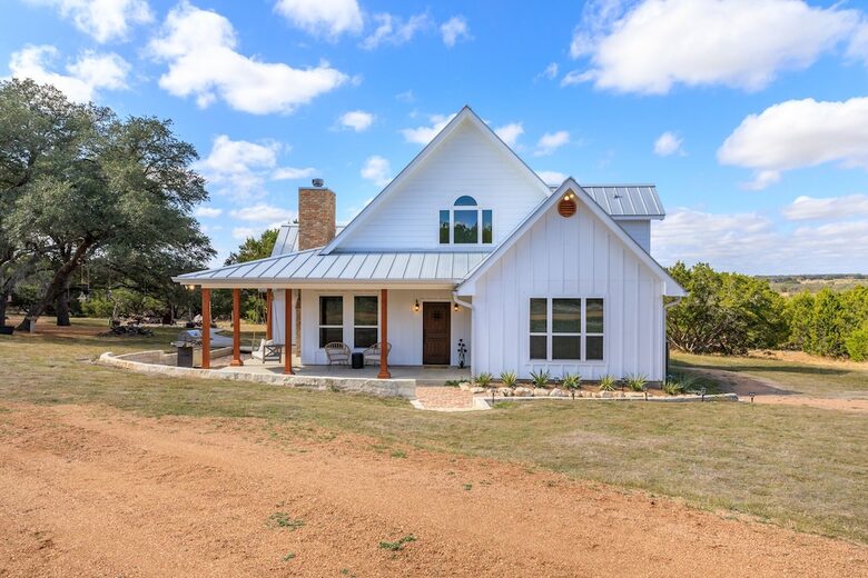 12 Acre Designer Farmhouse in TX Wine Country! - Stonewall, Texas