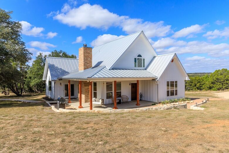 12 Acre Designer Farmhouse in TX Wine Country! - Stonewall, Texas