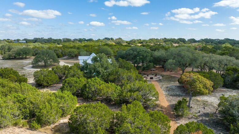 12 Acre Designer Farmhouse in TX Wine Country! - Stonewall, Texas