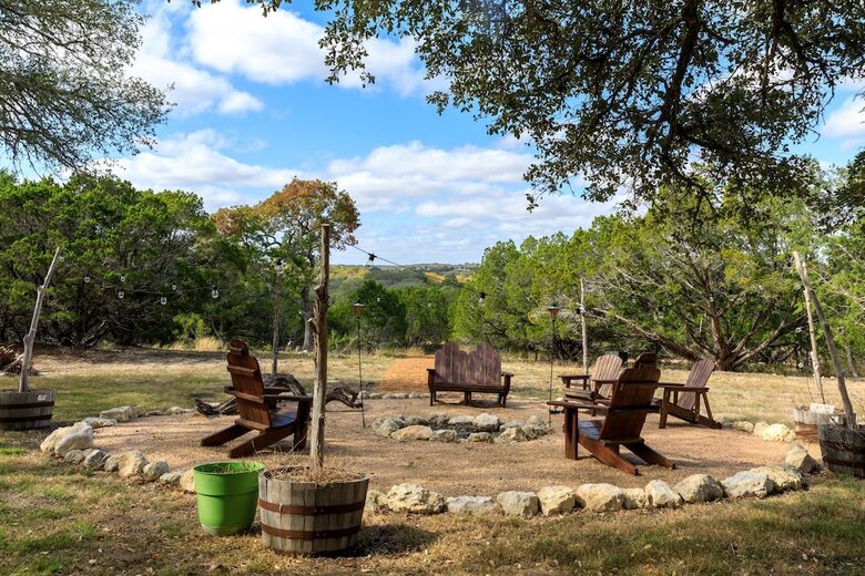 12 Acre Designer Farmhouse in TX Wine Country! - Stonewall, Texas